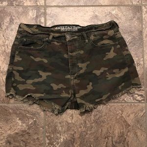 American Eagle camo shorts